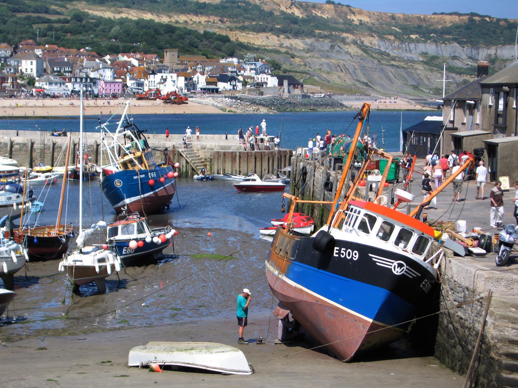 LYME%20REGIS%20HARBOUR%20DORSET%20copy_0