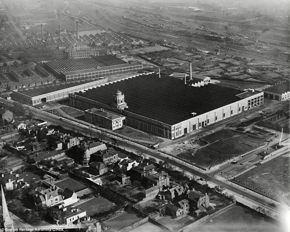 Wavertree Botanic Gardens, Liverpool, 1928 | Britain from Above